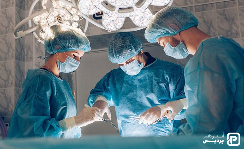 با روش های درمان سرطان روده بزرگ، چگونگی و عوارض آنها بیشتر آشنا شوید 2 انجام جراحی برای درمان سرطان روده