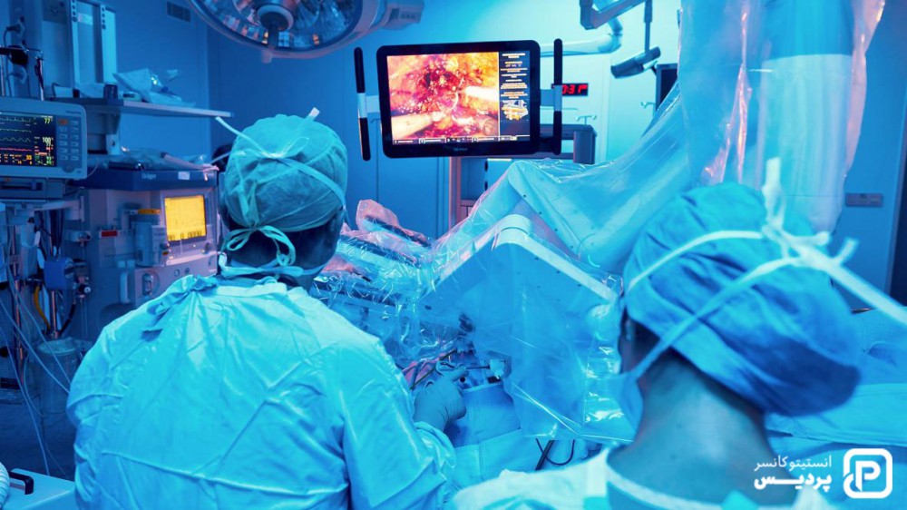سرطان پروستات پیشرفته، علائم و نشانه ها و راههای تشخیص و درمان آن 5 جراحی برای برداشتن تومور یکی از درمان های سرطان پروستات پیشرفته است