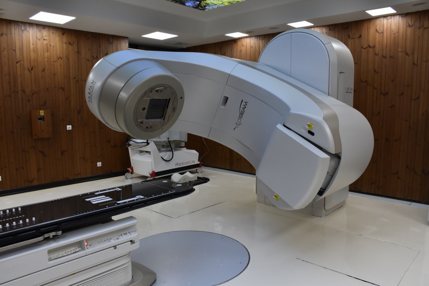 انواع دستگاه های رادیو تراپی 1 Image 655e43b040f02