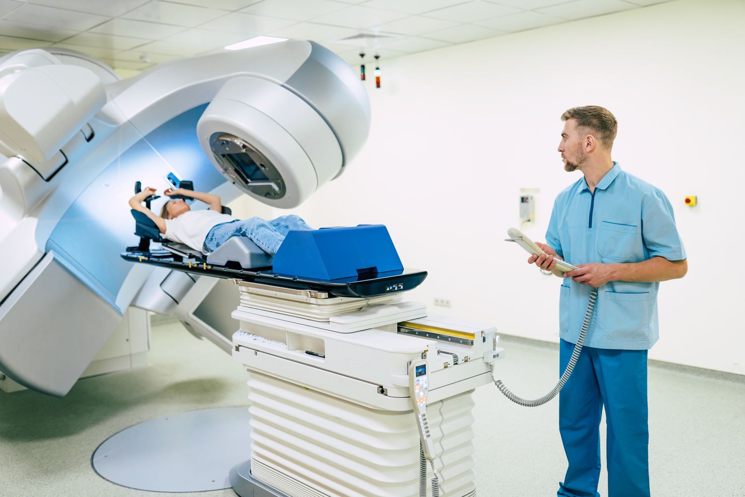 درمان سرطان ریه | معرفی روشهای موثر جراحی، دارویی و پرتودرمانی 3 درمان سرطان ریه | معرفی روشهای موثر جراحی، دارویی و پرتودرمانی - 3