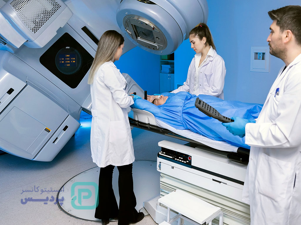 عوارض پرتو درمانی برای اطرافیان: واقعیت علمی یا نگرانی بیمورد؟ 2 عوارض پرتو درمانی برای اطرافیان-1