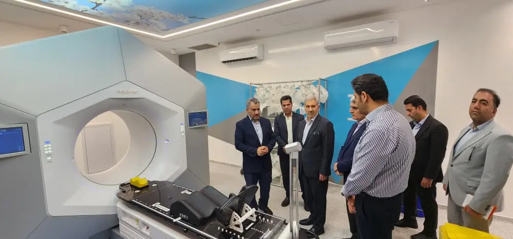 بازدید رئیس دانشگاه علوم پزشکی شیراز از مرکز تشخیصی درمانی سرطان پردیس 2 بازدید رئیس دانشگاه علوم پزشکی شیراز از مرکز تشخیصی درمانی سرطان پردیس - 1