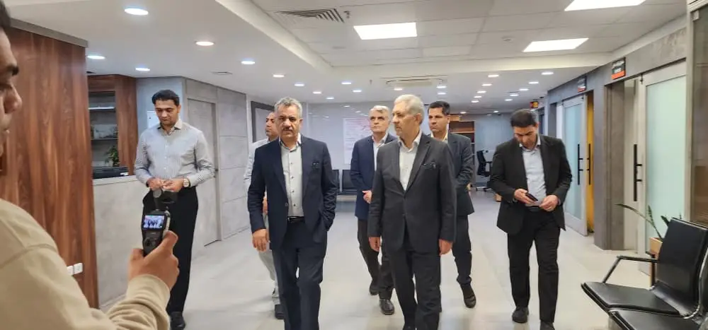بازدید رئیس دانشگاه علوم پزشکی شیراز از مرکز تشخیصی درمانی سرطان پردیس 3 بازدید رئیس دانشگاه علوم پزشکی شیراز از مرکز تشخیصی درمانی سرطان پردیس - 2